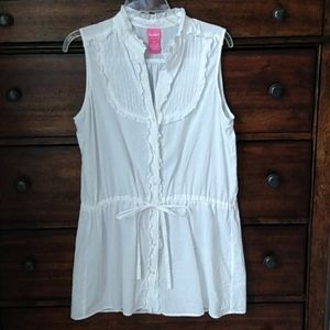 Du Jour Long white sleeveless shirt